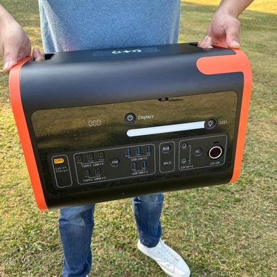 Generator słoneczny 2200W Zasilanie Przenośna elektrownia z czystym falowym falownikiem