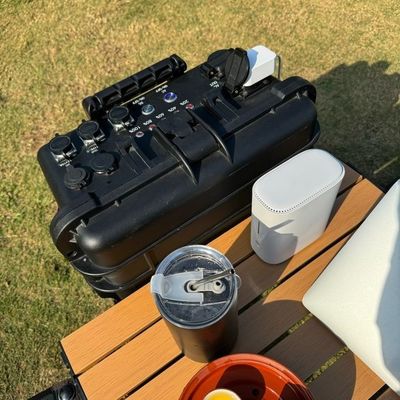6000W Przenośny z ręcznie pociągającą prętą Inwerter Inwerter Bateria litowa Generator solarny