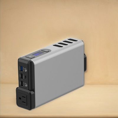 32000mAh Duża moc stacji przenośnej z podwójnym wyjściem USB i ładowaniem typu C
