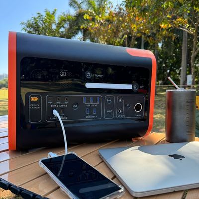 Mobilna stacja zasilania USB Generator słoneczny szybkiego ładowania 2000W z typem C 3*18W/2*100W