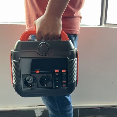 LiFePO4 Battery Charging Bank 600W Mobilna moc z wyjściem QC3.0 18W i oświetlenie LED 11W