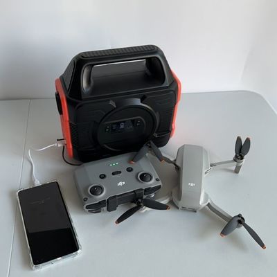 Wewnętrzna/zewnętrzna bateria litowa Przenośny ładowarka 300W/288W Mobilna elektrownia słoneczna