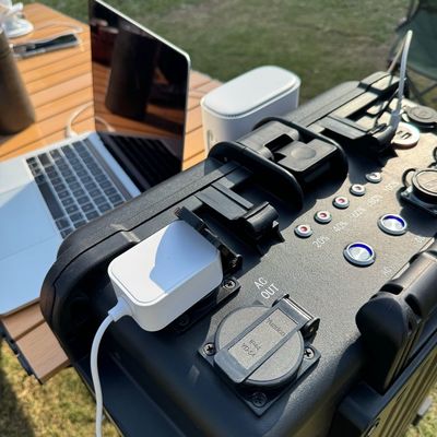Kompatybilny zewnętrzny przenośny pręt ciągnący z kołociągiem 3000W Power Bank Generator słoneczny LiFePO4