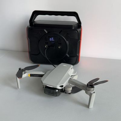 Wysokiej mobilności przenośna elektrownia słoneczna o świetle LED o mocy 4W i mocy 200W