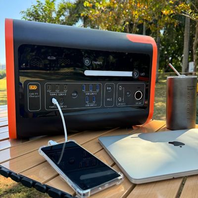 LiFePO4 2200W AT22 Przenośna elektrownia słoneczna do zapasowego zasilania energią w obozach