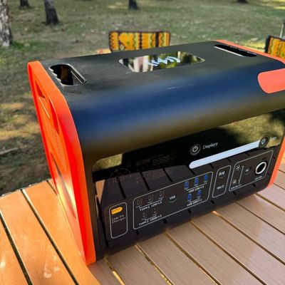 40ah/110V/220V Mobilny ładowalny 2200W Obok obozu Litowe baterie Przenośna elektrownia
