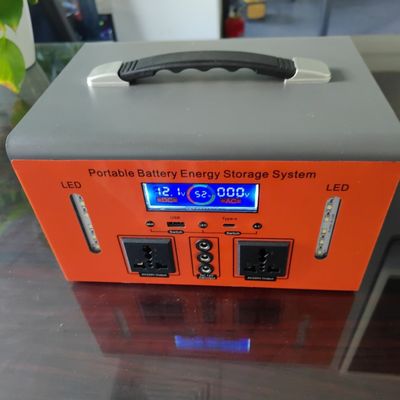 Stacja ładowania urządzeń mobilnych słonecznych o mocy 300 W poza siecią z falą korekcyjną 12 V prądu stałego