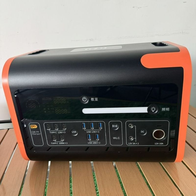 300W oświetlenie kempingowe LED Mobilny generator energii słonecznej Przenośna stacja zasilania awaryjnego AT22