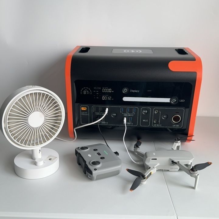 Cicha przenośna stacja elektryczna zewnętrzna z szybkim ładowaniem 1500W i bezprzewodowym ładowaniem 15W